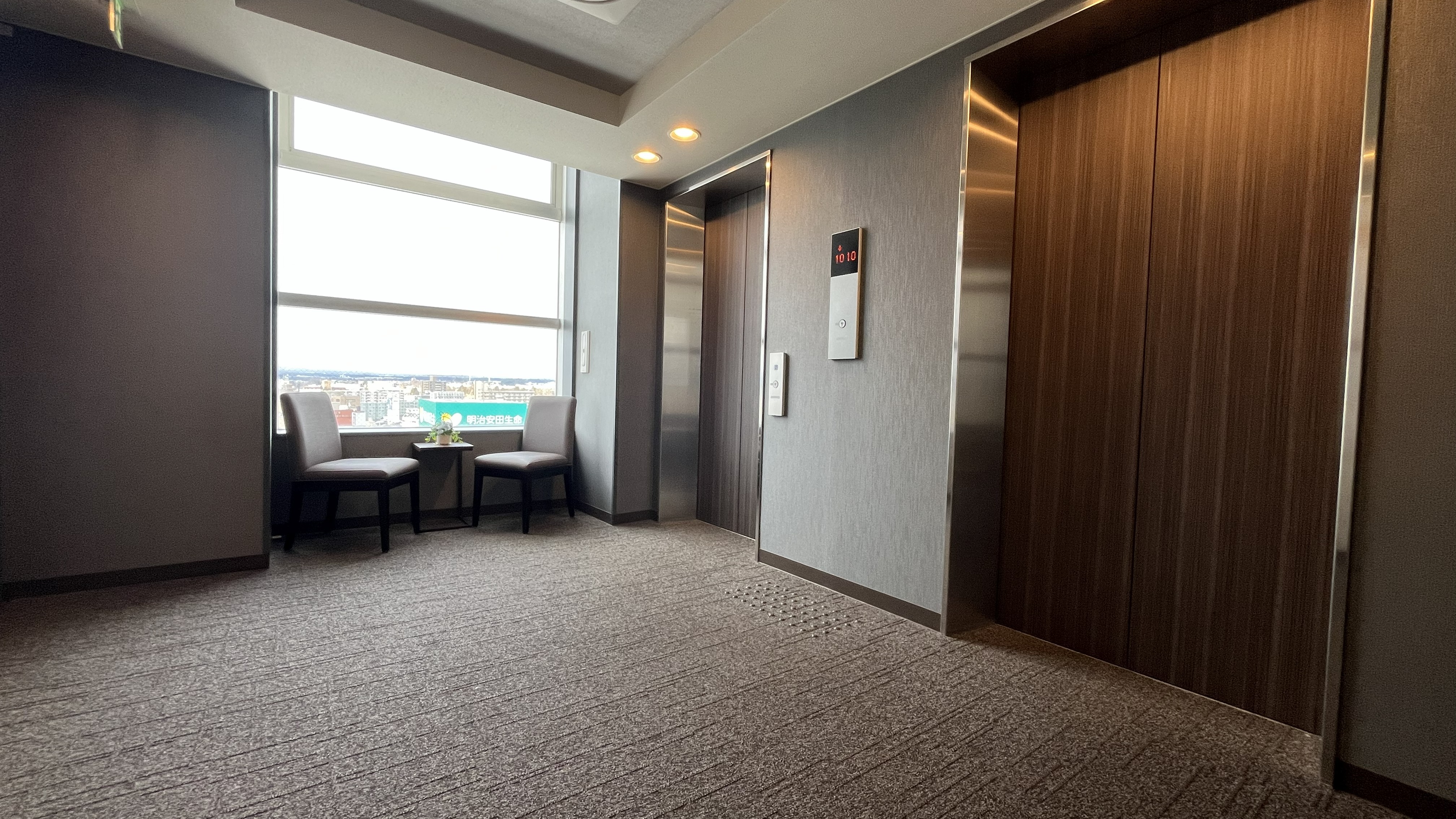 14階エレベーターホール