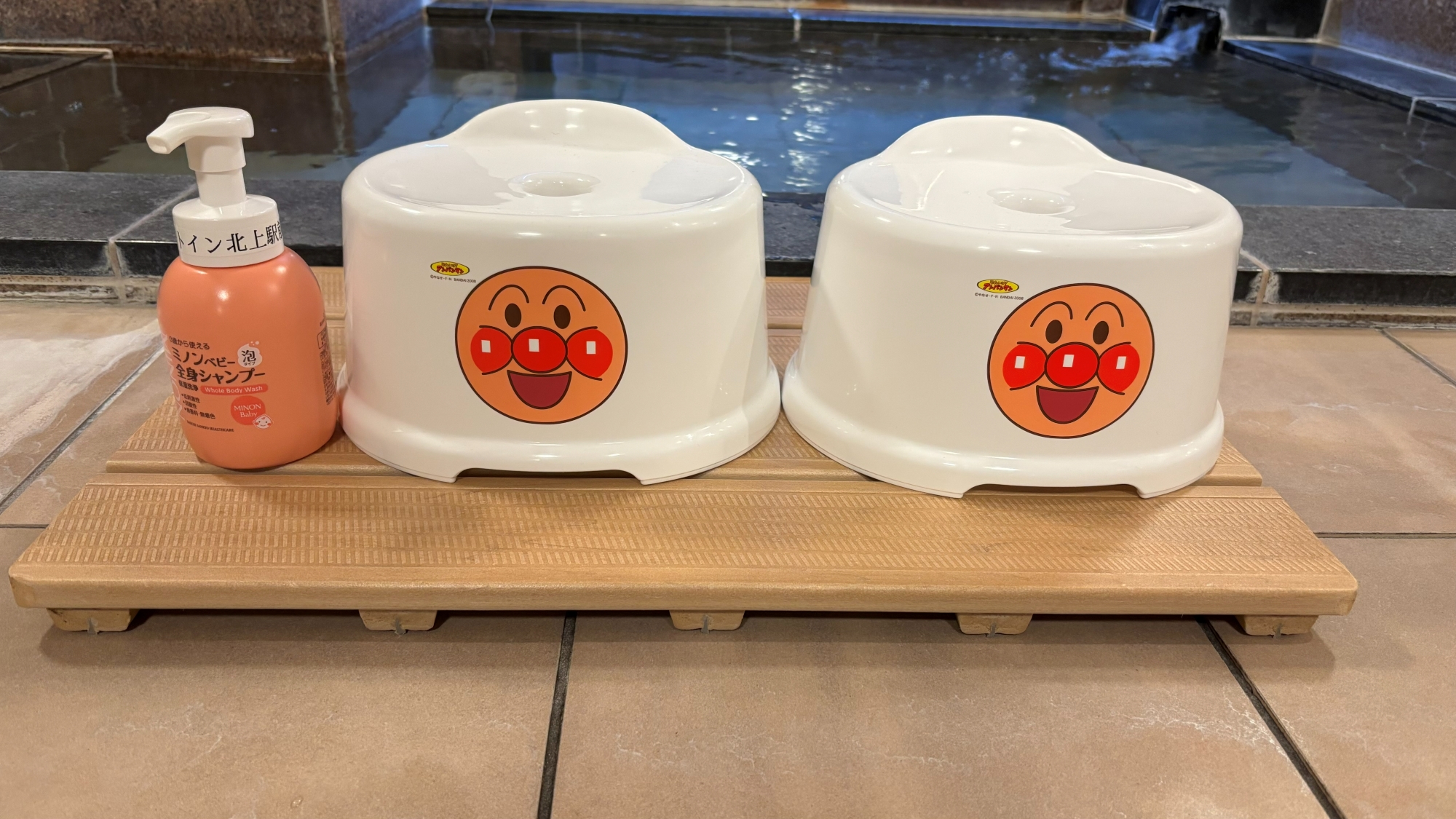 女性大浴場お子様用イス