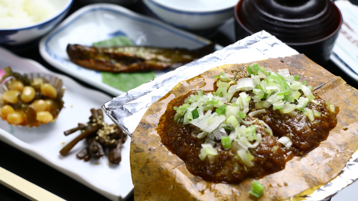 【1泊朝食付】夜は自由に♪朴葉みそと山の恵みでしっかり和朝食