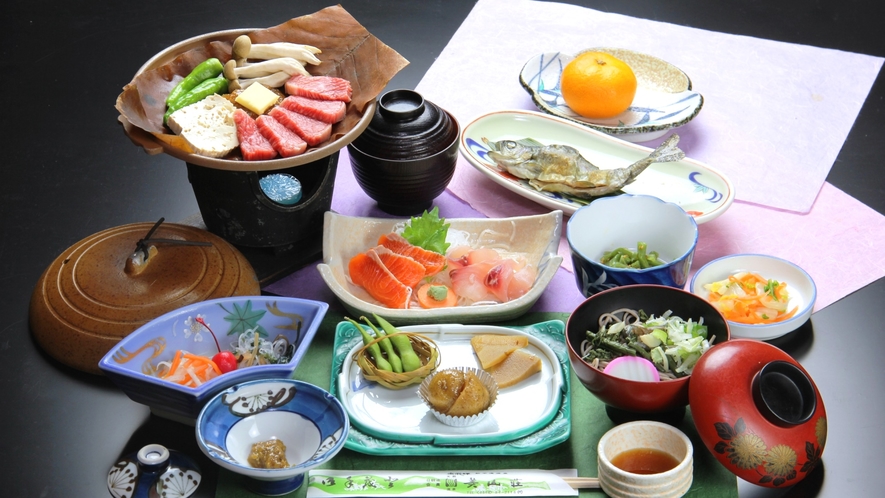 飛騨牛ステーキ全体：ぶ厚い飛騨牛をお好みの焼き具合で！