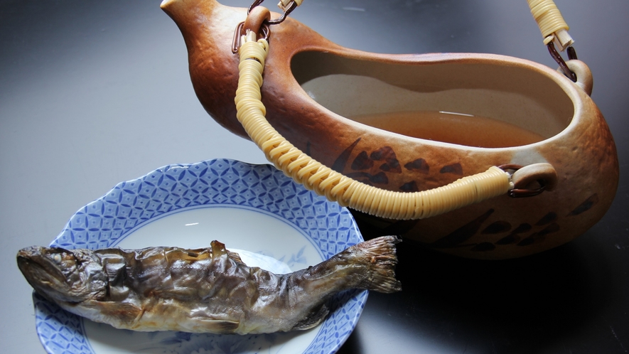夕食別注料理_岩魚の骨酒　香ばしい風味がくせになります。