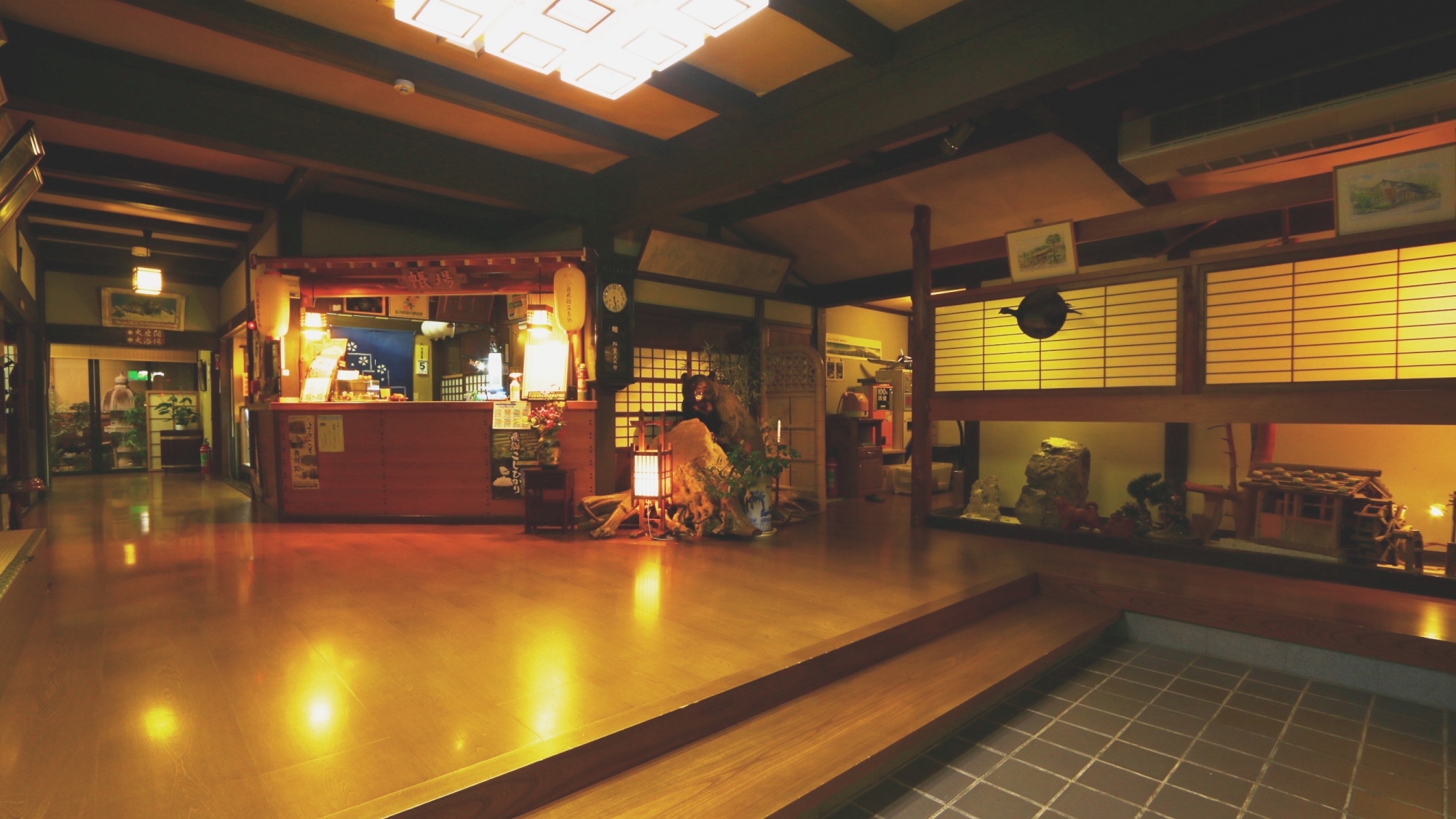 玄関　ようこそ美山荘へ　いらっしゃいませ