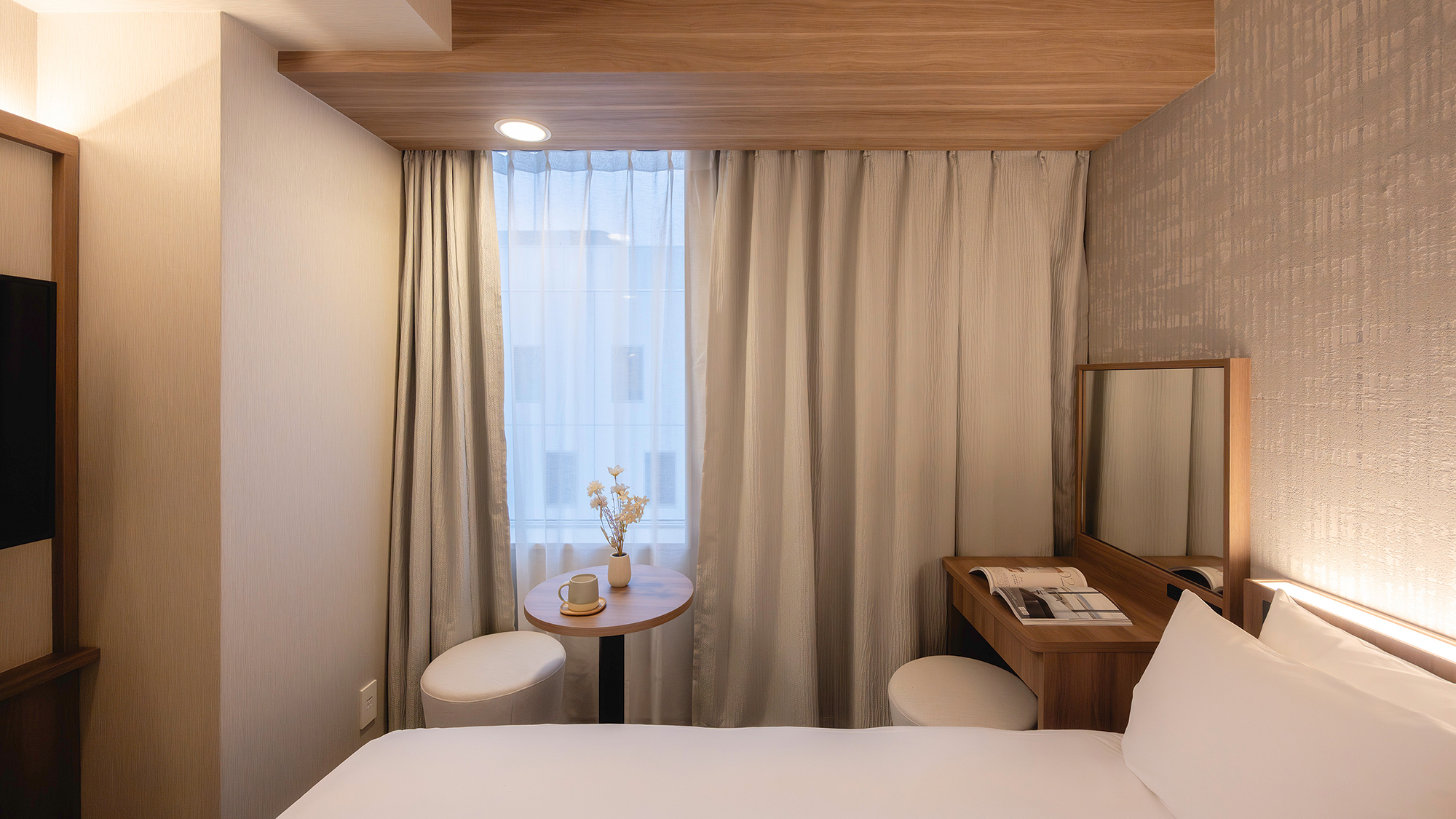 ＜2026年改装＞【エグゼクティブフロア：ダブル】旅に慣れた方にこそ選んでいただきたい空間です