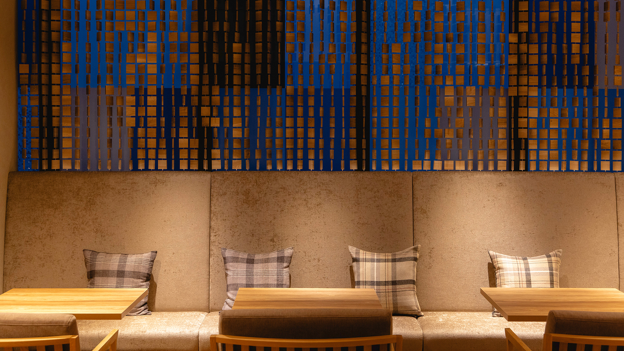 【エグゼクティブフロア専用ラウンジ】木のぬくもりに包まれる、暖かく心やすらぐ空間