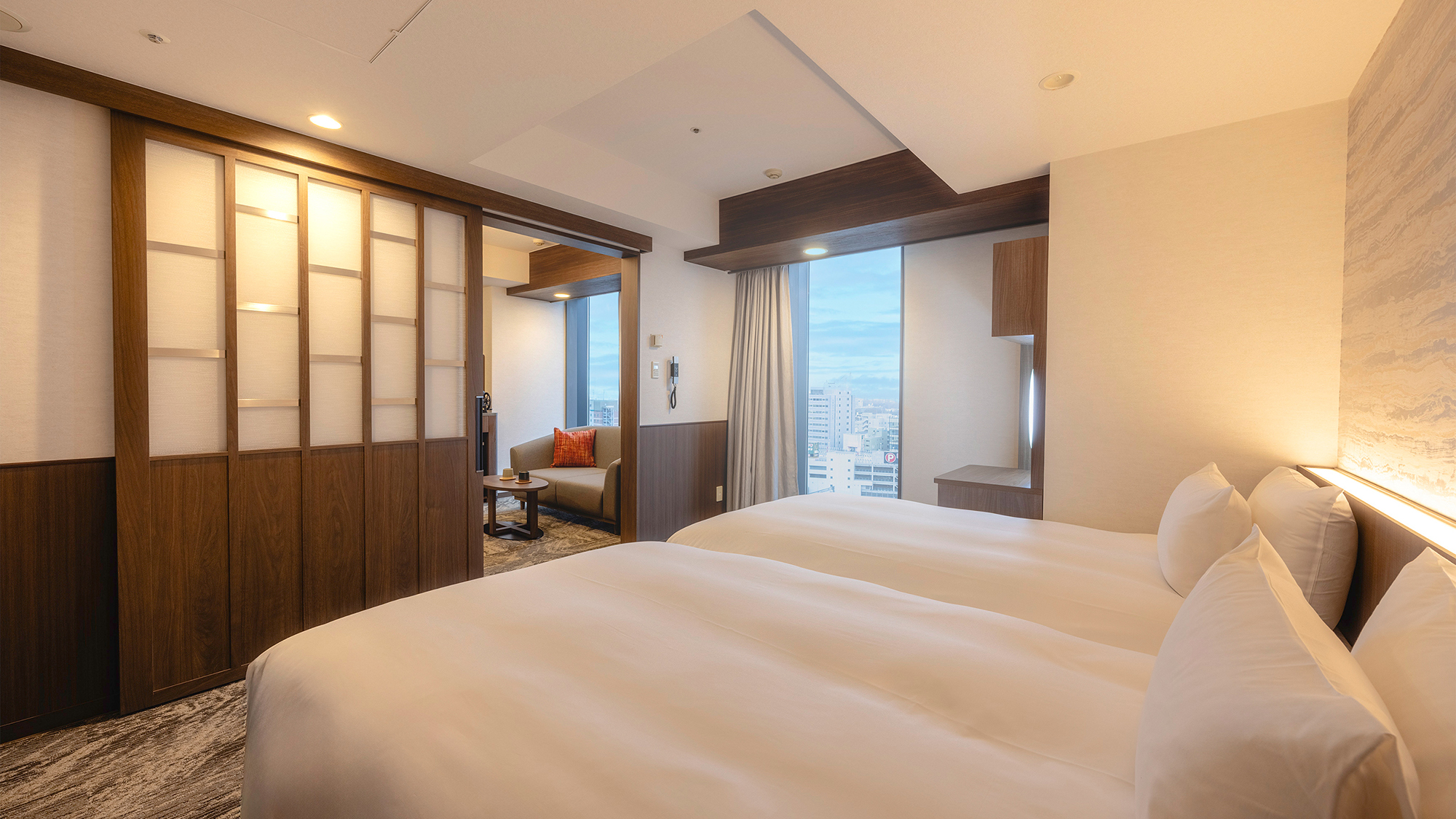 ＜2026年改装＞【高層階エグゼクティブフロア】デラックスツイン／リビング付の上質な空間