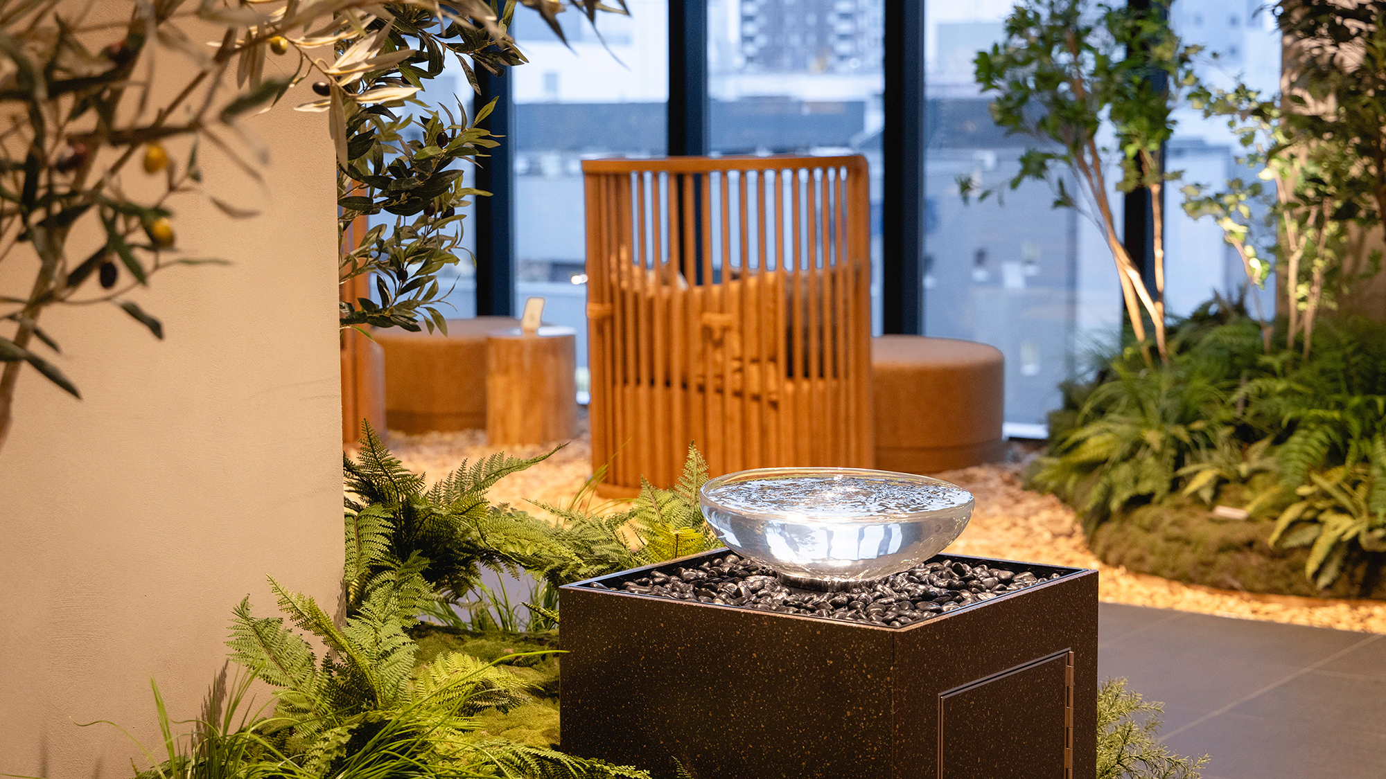 ＜2026年改装＞【ロビー】高層階ならではの開放感ある景色の中で、ゆっくりとおくつろぎください