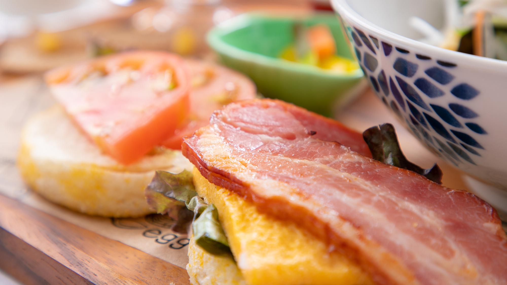 カッフェルの新しい洋朝食♪　イングリッシュマフィンと厚切りベーコン