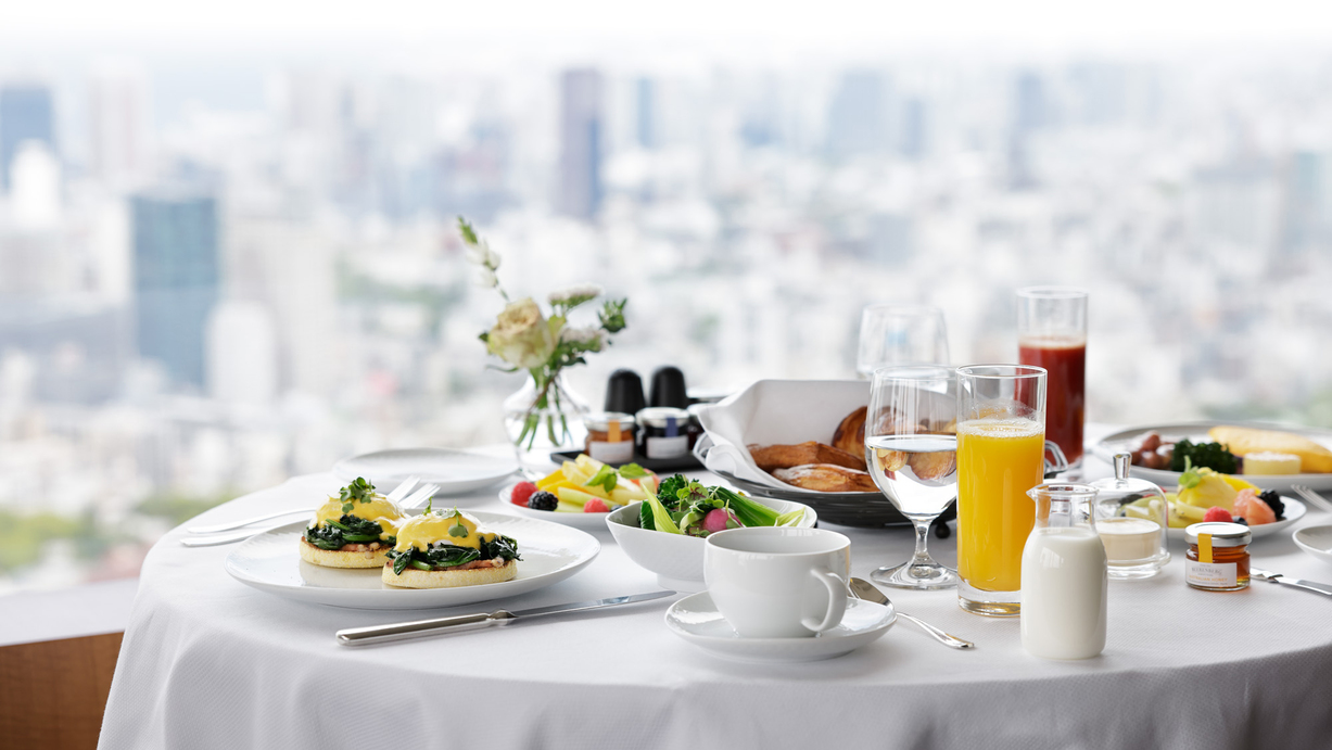 【LUXDAYSポイント10倍】自然光が降り注ぐ高層階レストラン「タワーズ」での朝食を！