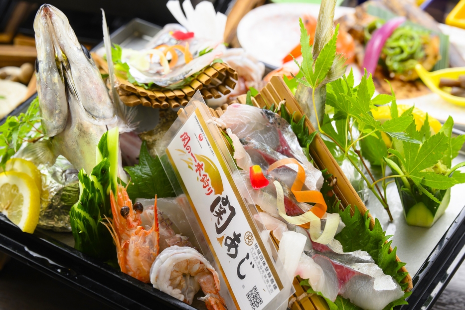 【関アジ会席】関アジの姿造り＆おおいた和牛しゃぶしゃぶ＆鮑踊り焼きを味わう特選会席（お食事処）
