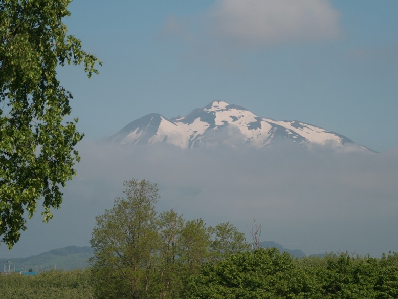 英国貴族の館　より岩木山がくっきり