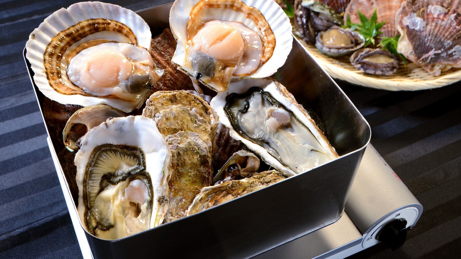 【海鮮贅沢三昧！】豪快！旨い！漁師の伝統飯！！「鮑・帆立・牡蠣の漁師焼き」付ビュッフェ