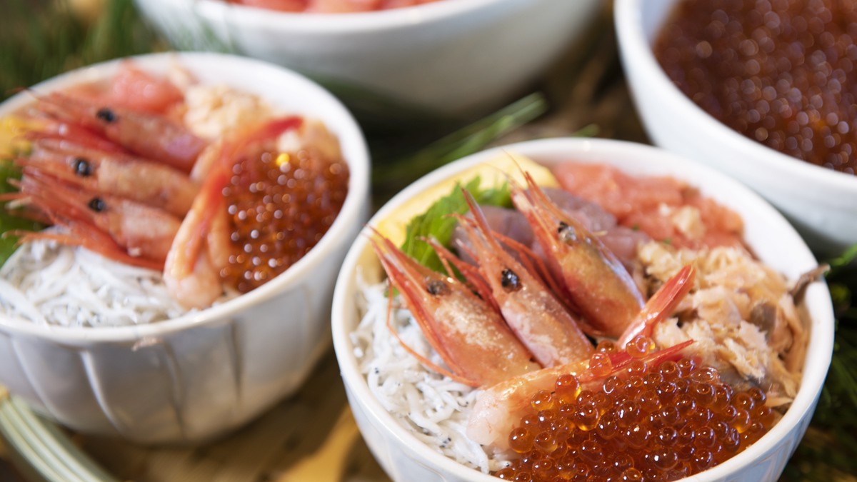 【朝食】自分で作るホテルオリジナル海鮮丼