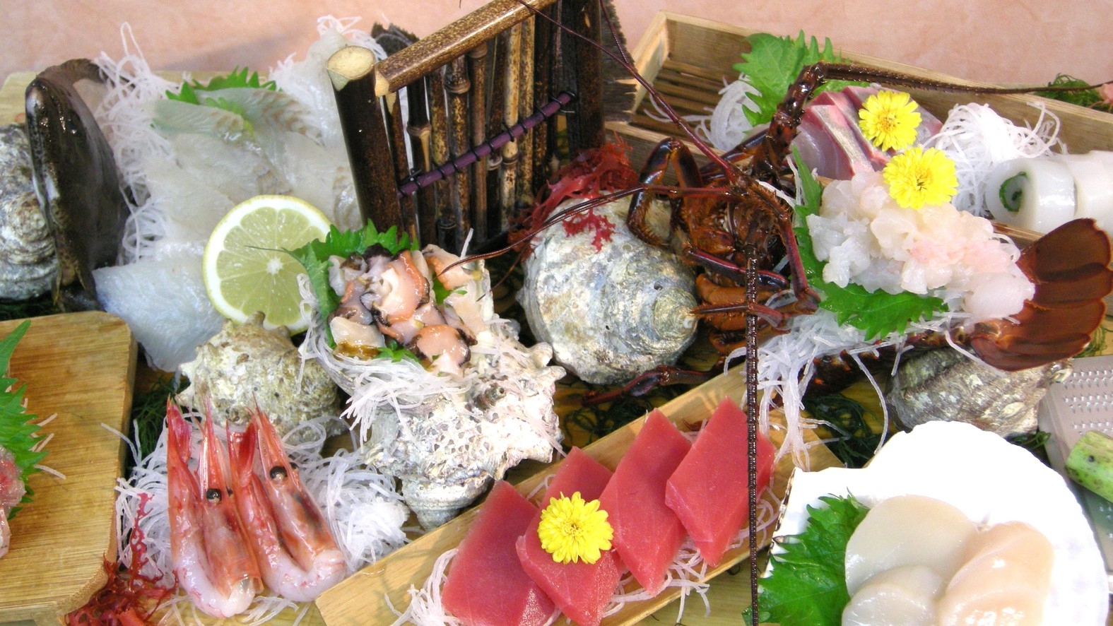 【楽天アワード受賞記念】特選会席へグレードアップ！プラン(お部屋食)平目板盛りに伊勢海老1尾乗せ