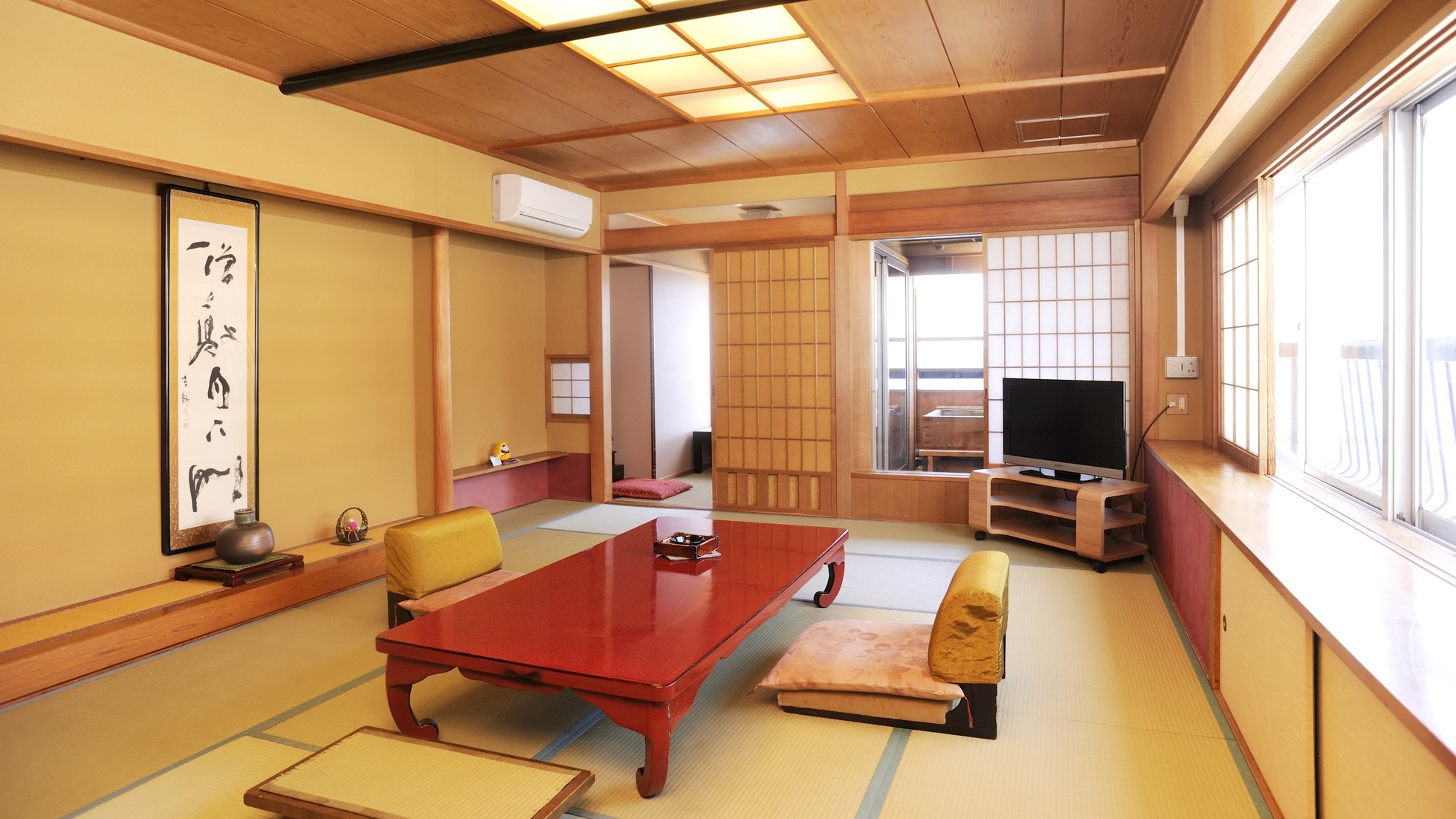 【直前割】準特別室・駿河湾の幸の競演プラン(お部屋食)平目板盛りに伊勢海老1尾乗せ