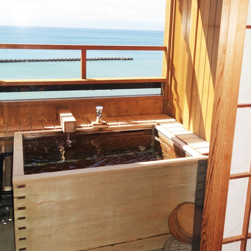 海を望む客室露天風呂一例　④