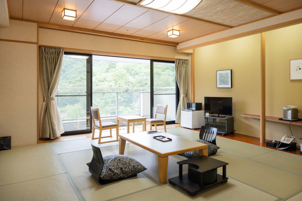 南館（新館バス付和室）吾妻連峰を望む部屋 　禁煙　ペット不可
