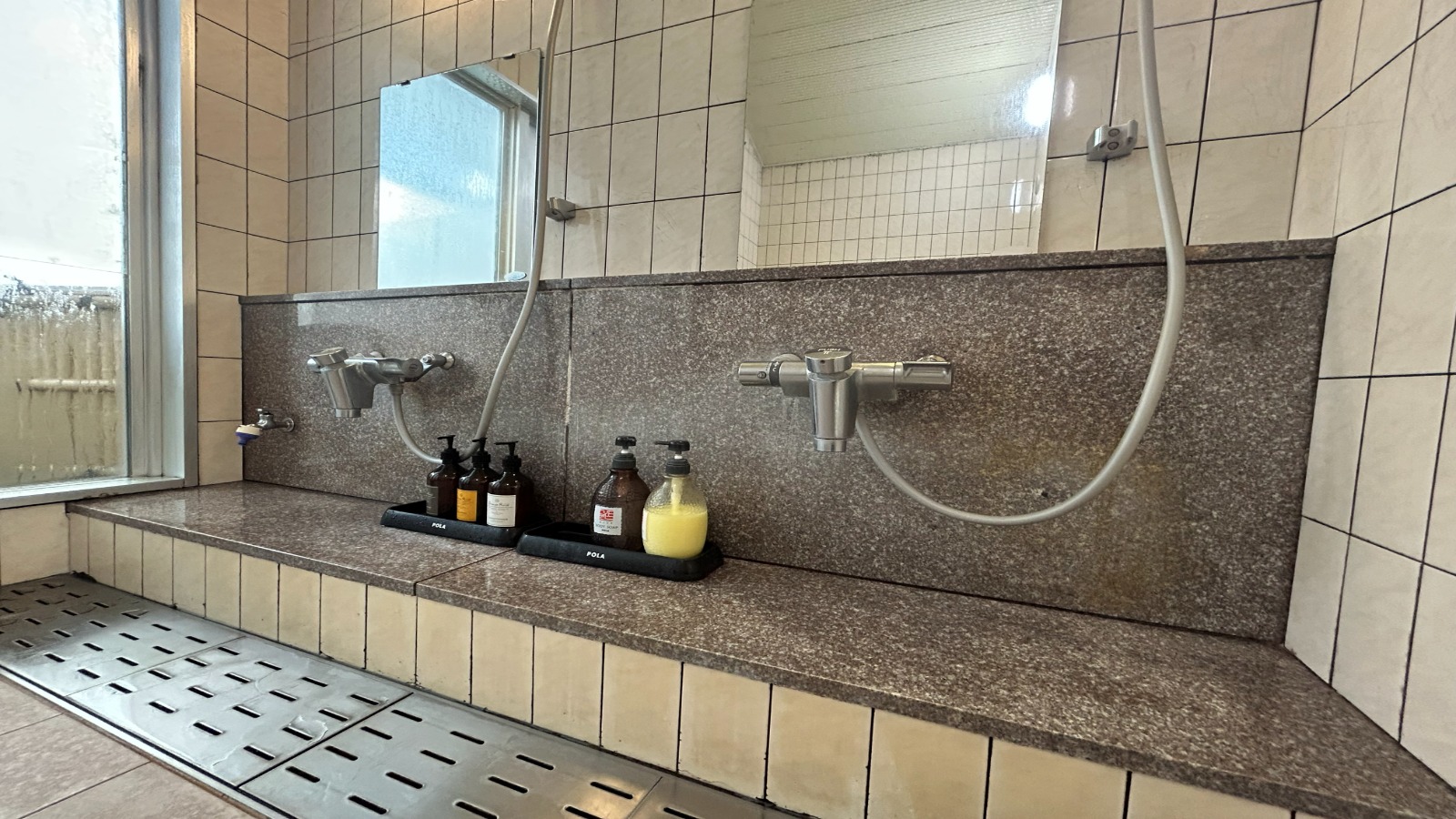 女性浴場　カラン