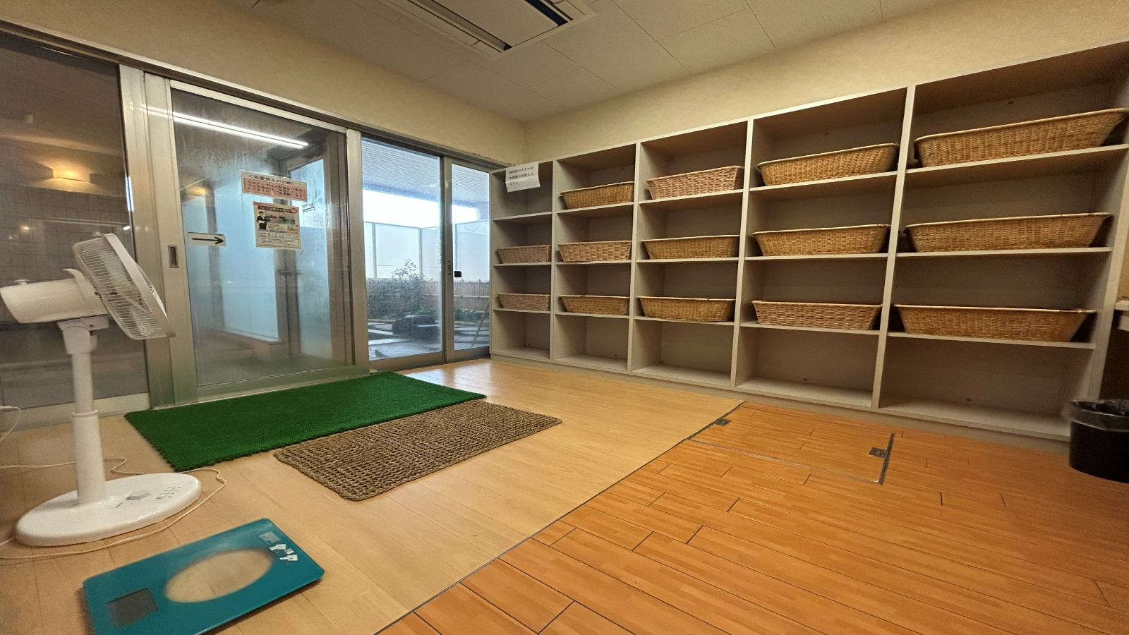 男性浴場　脱衣場
