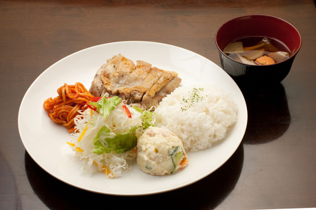 【夕食】　《鶏照り焼き(塩)定食》