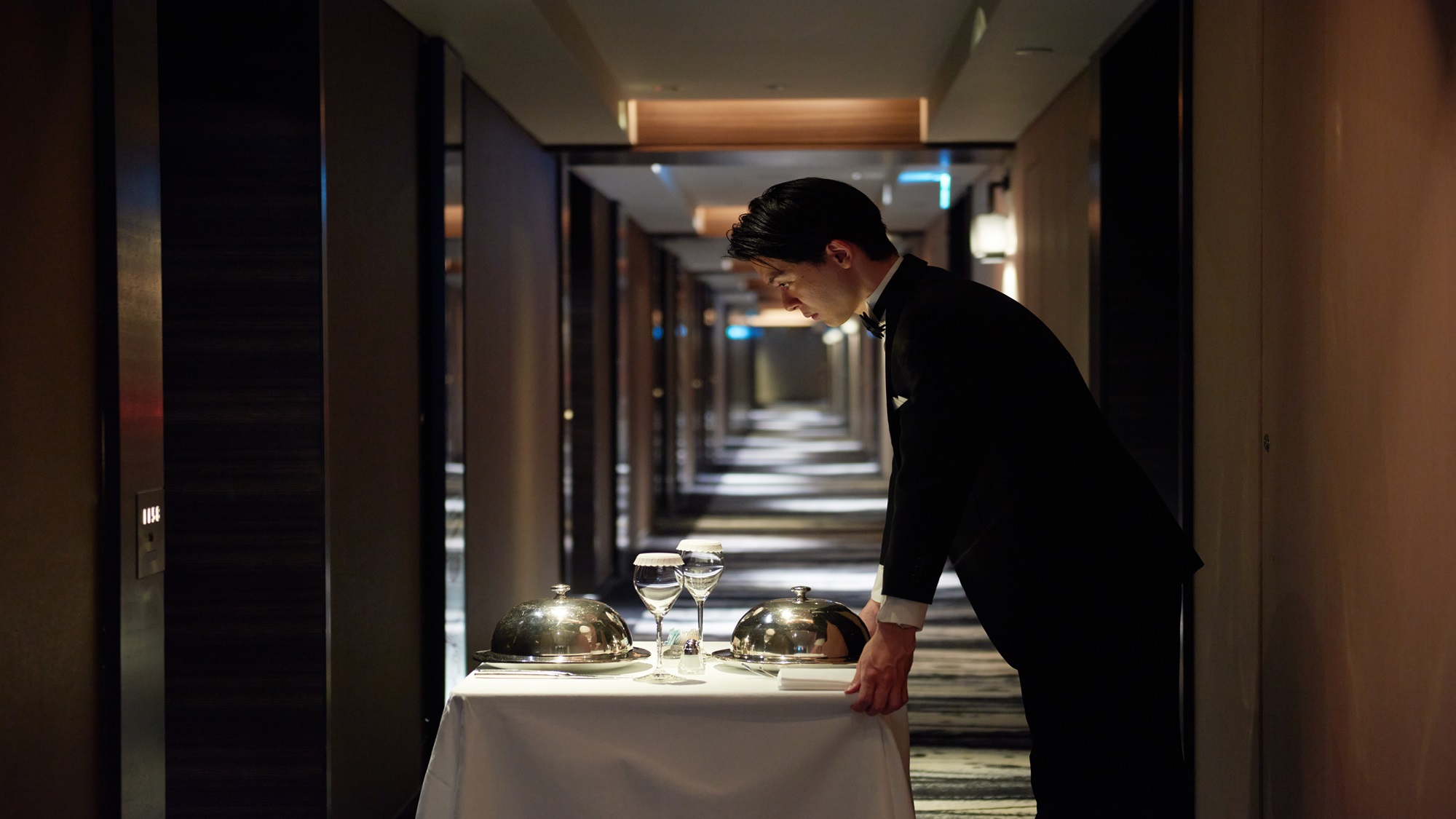 【ルームサービスディナーコース付　19：00〜】クリスマスディナー＆ステイ（夕・朝食付）