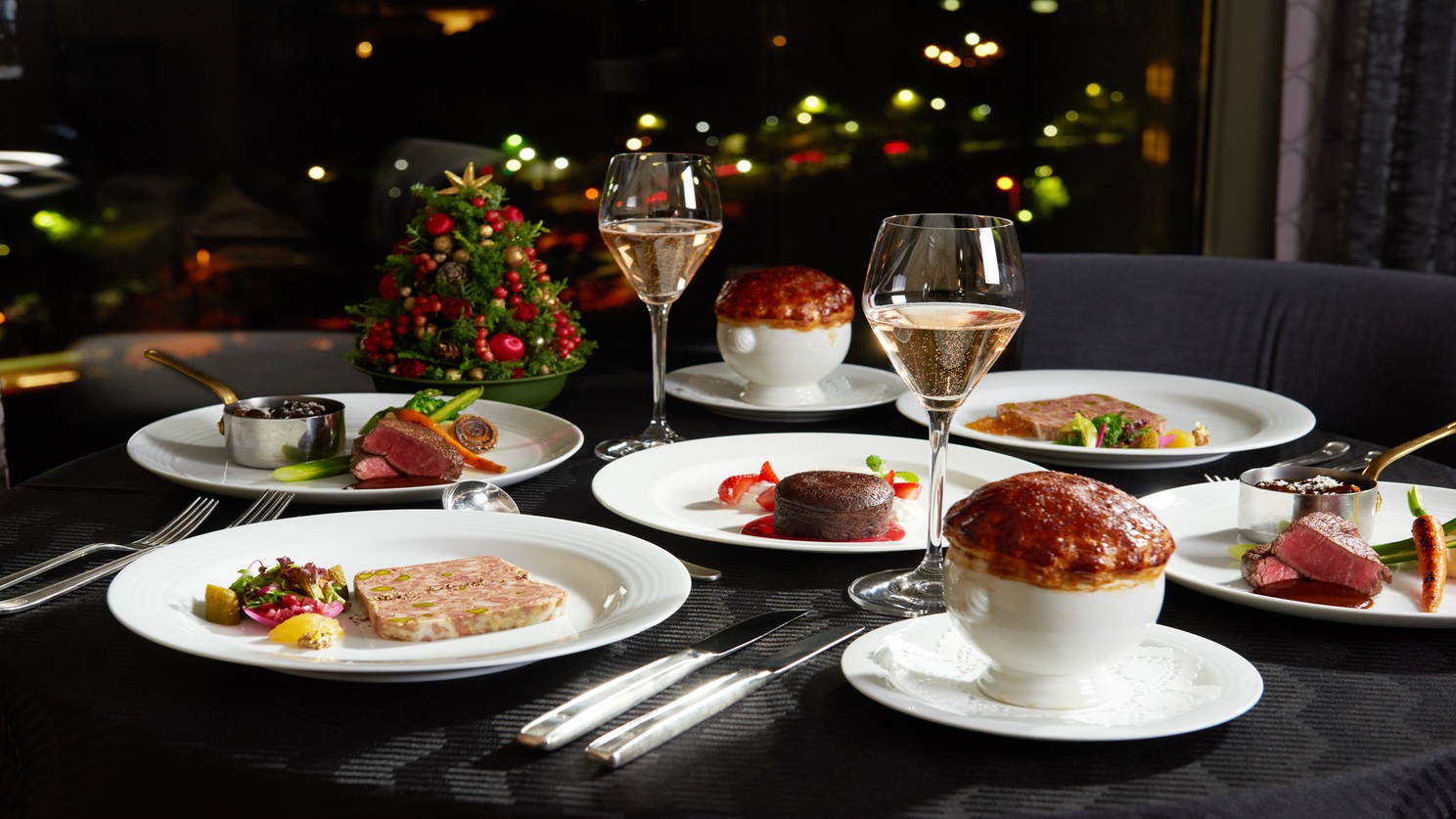 【ルームサービスディナーコース付　19：00〜】クリスマスディナー＆ステイ（夕・朝食付）