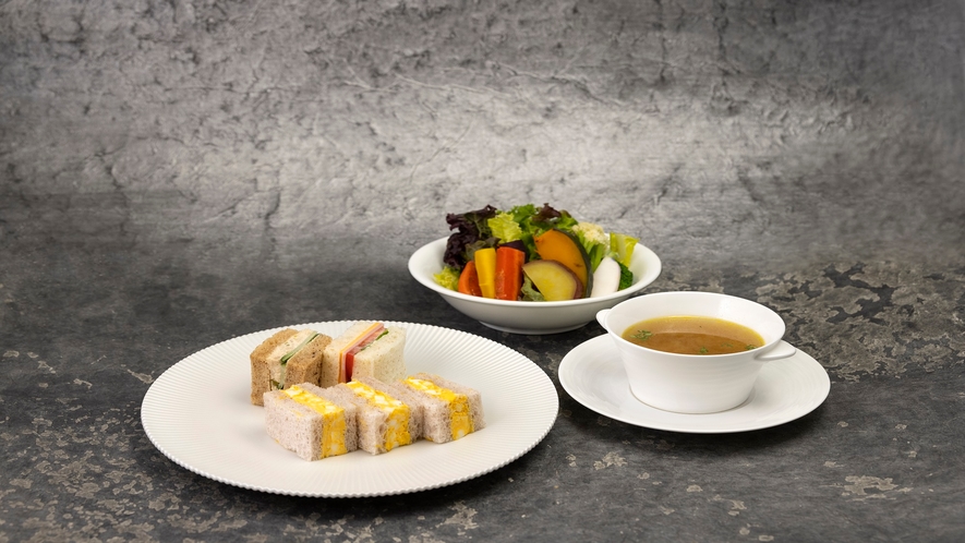 【ランチ】太陽卵のサンドウィッチ、海老原ファームの”エビベジ”と東京野菜