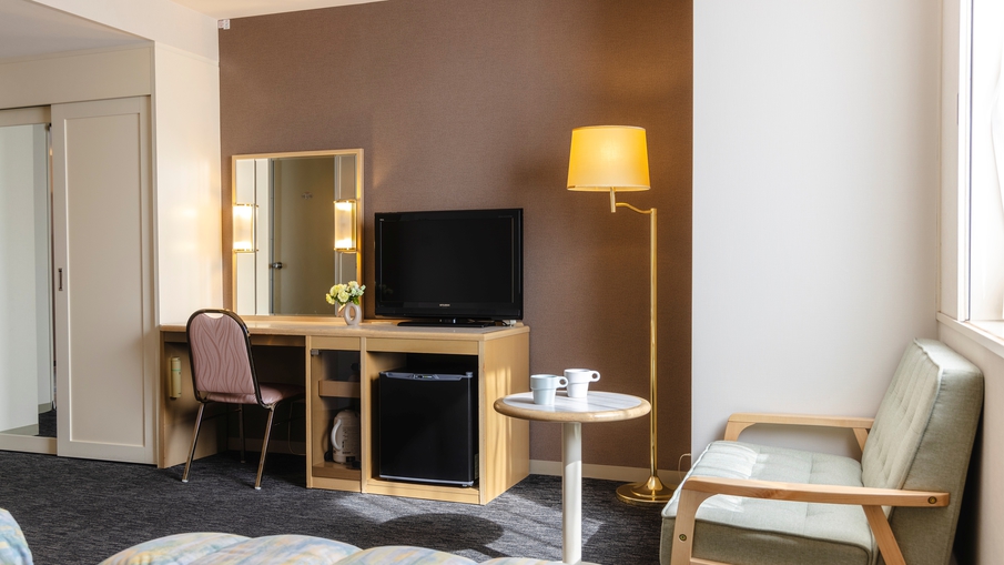 *ツインベッドルーム/全室シモンズ製ベッド導入！広々24平米&times;幅120cmのベッド2台