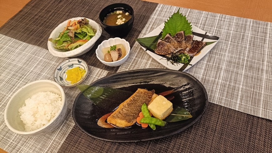 【1泊2食付】選べる4種の定食プラン (天麩羅盛り合わせ、牛すき煮、煮魚、和牛ホルモン鉄板焼)