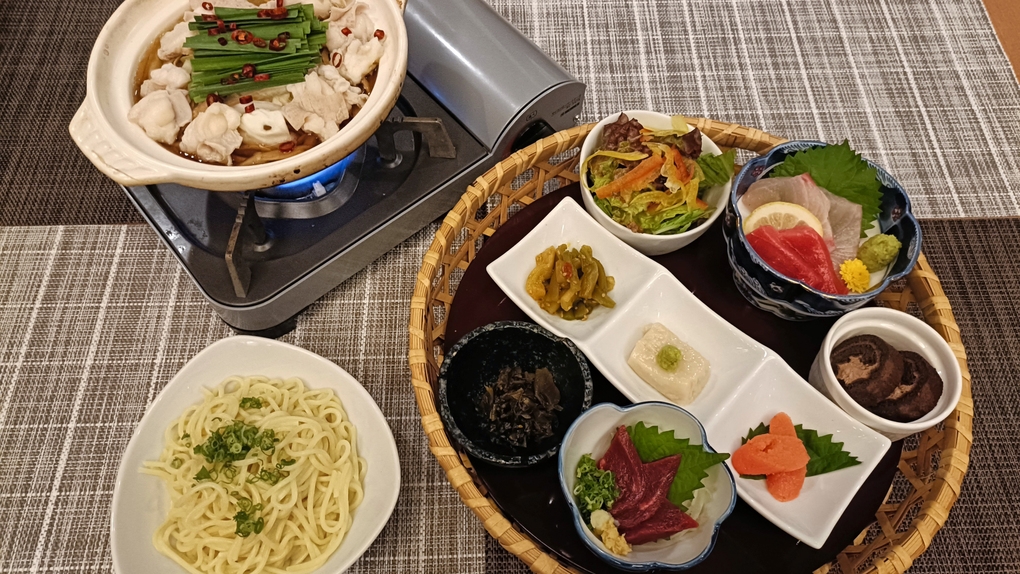 【1泊2食付】選べる3種の花籠御膳 ♪ 和牛もつ鍋・牛ヒレミニステーキ・季節の魚のしゃぶしゃぶ