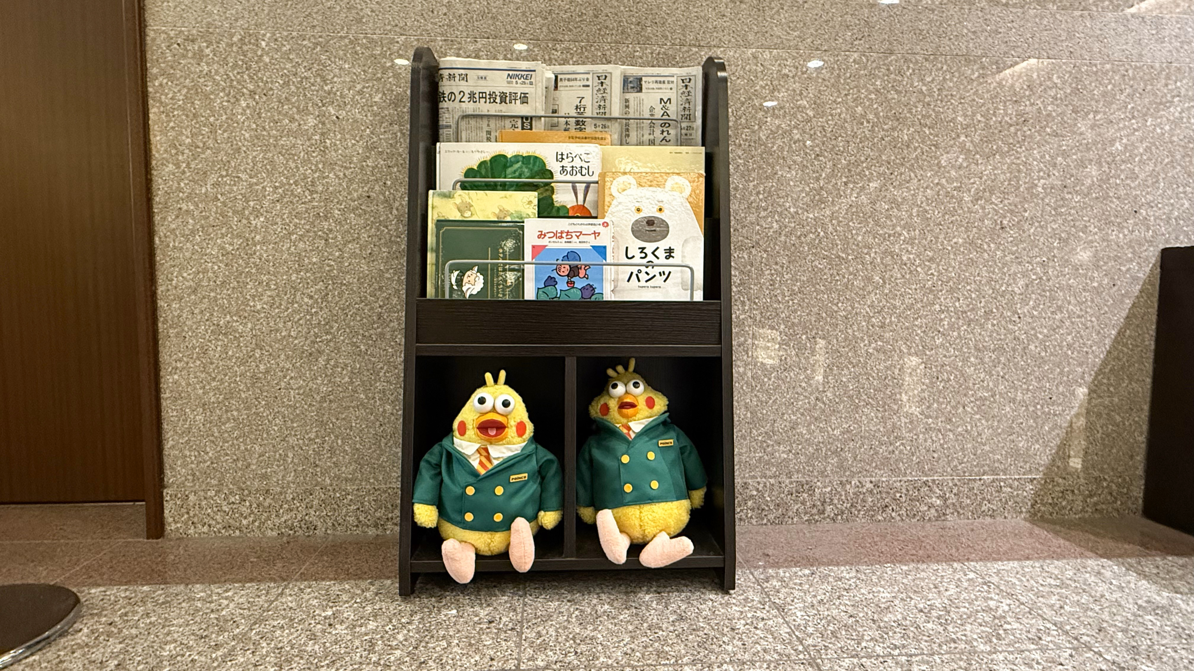 お子さま向けの絵本の貸し出しを行っております。 お部屋への持ち込みも可能です。