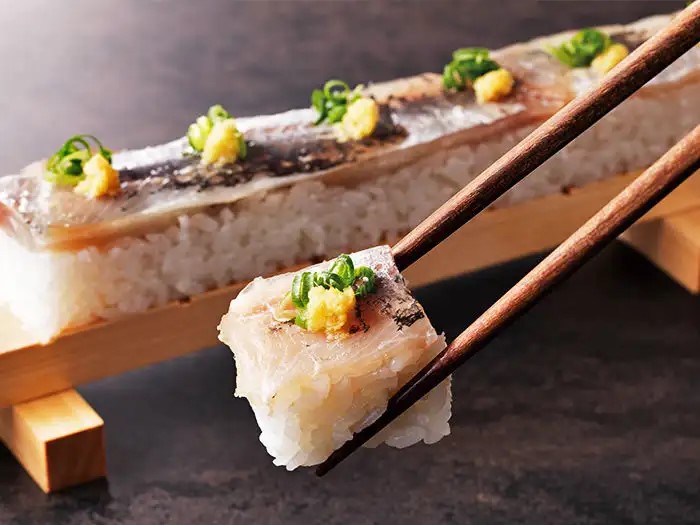 博多美蔵：鯖の押し寿司
