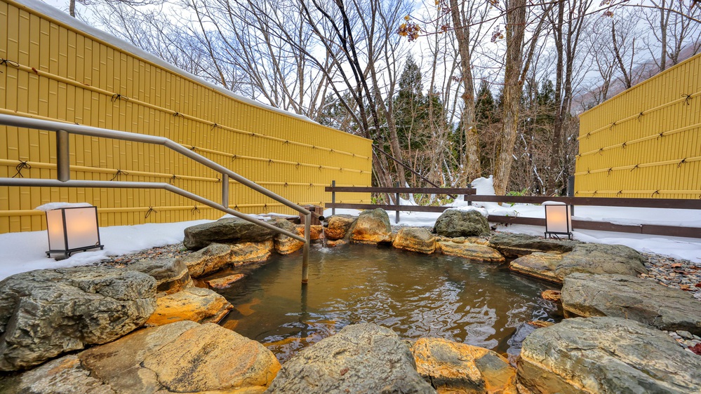 【貸切露天風呂】静寂に包まれた中で湯浴みを愉しむ（冬季イメージ）