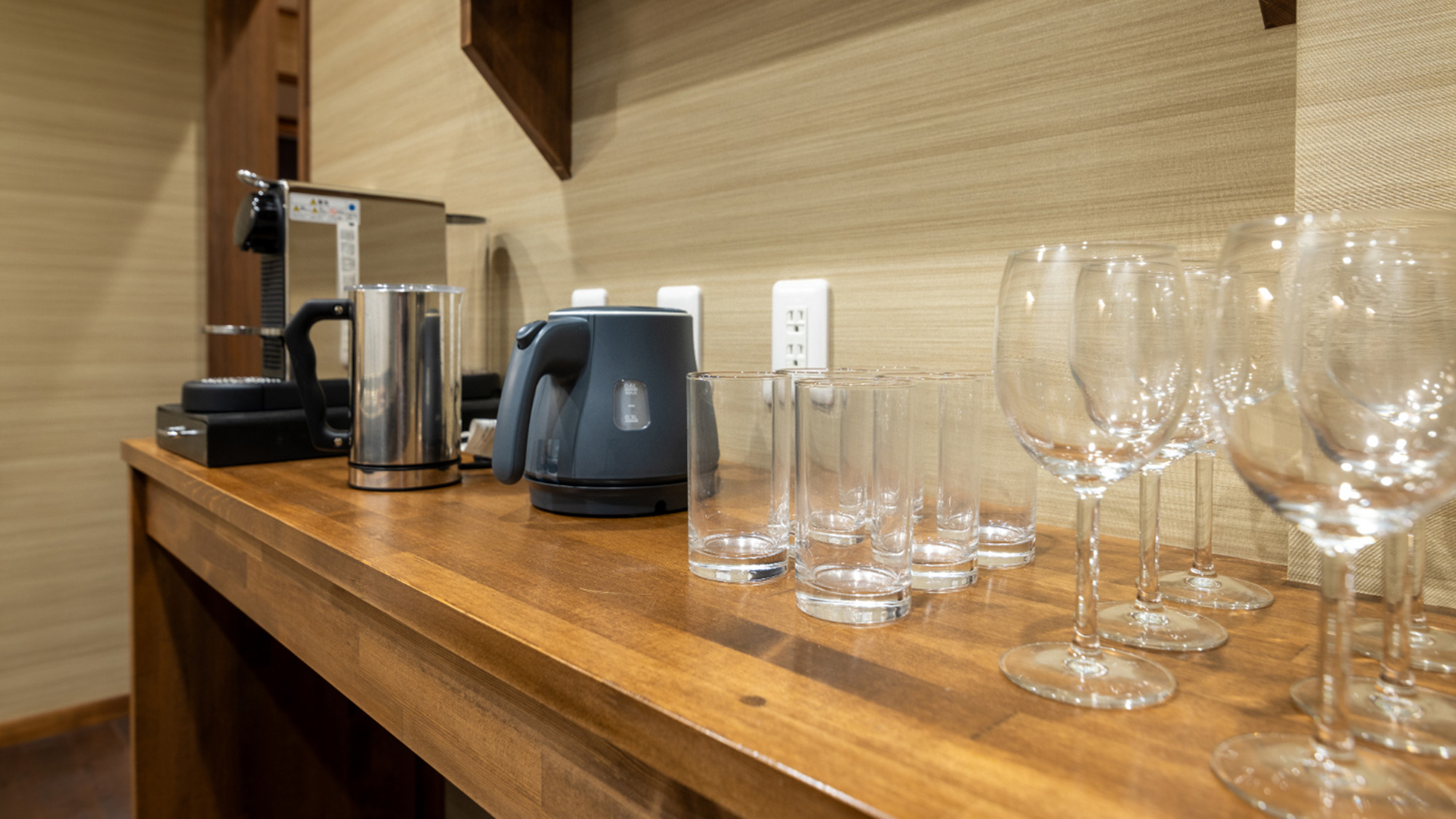 ・【ファミリー　ダブルルーム】冷蔵庫、電子レンジがあり、自宅のように料理をしていただけます