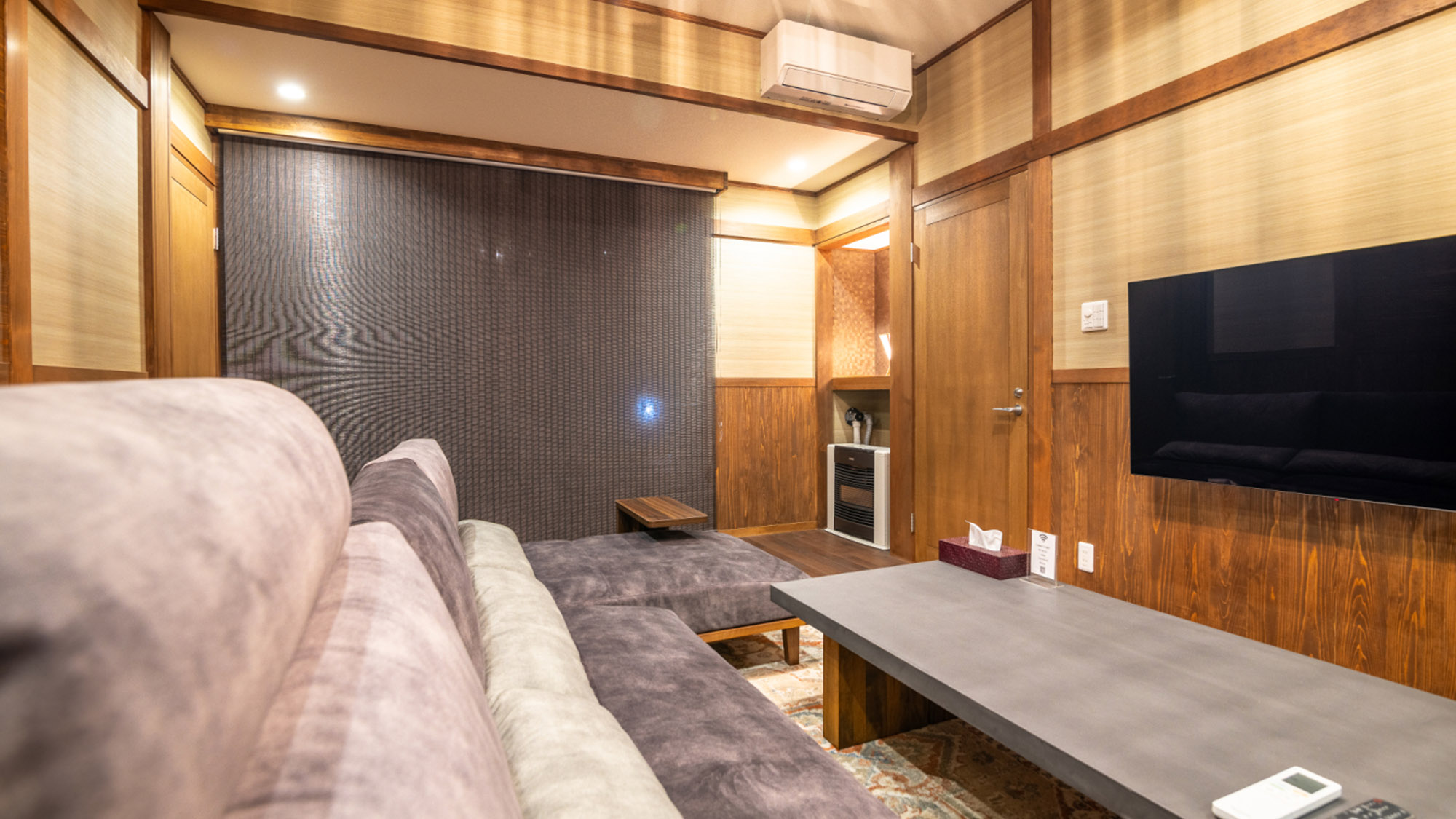 ・【ファミリー　ダブルルーム】テレビを見ながらゆったり。くつろぎの時間をどうぞ