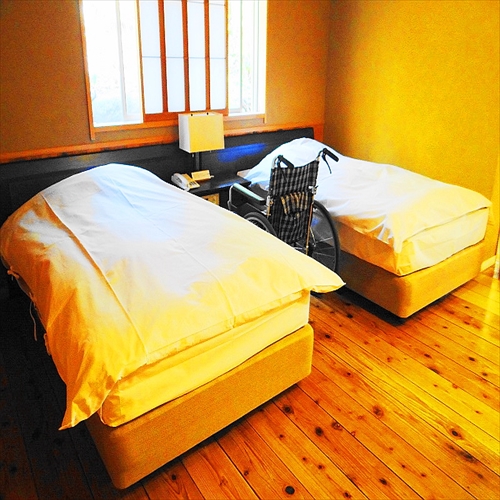 谷の蔵107号室.ベット