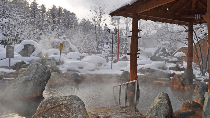 【露天・冬】大きな庭園風呂となっております。