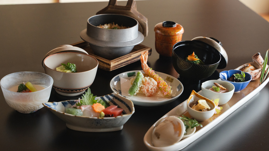 【ご夕食：彩り会席】まずは気軽に日本料理を味わいたいという方におすすめです。