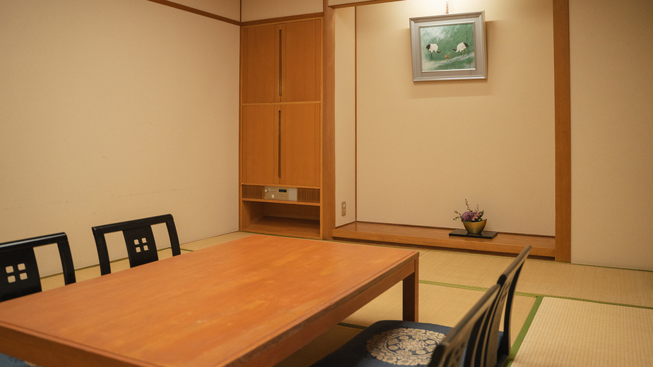 【和室】段差が少なく、小さなお子様連れの方も過ごしやすいお部屋です。