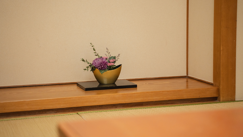 【和室】心やすらぐ和の設えでお客様をお迎えいたします。