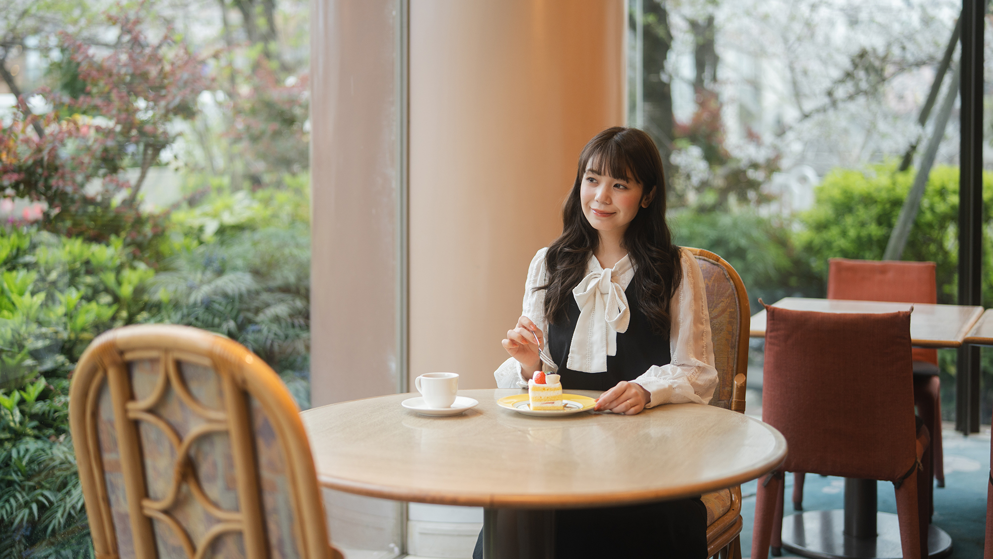 【レストラン　シャンゼリゼ】季節のドリンクや、こだわりのホテルメイドのスイーツもございます。
