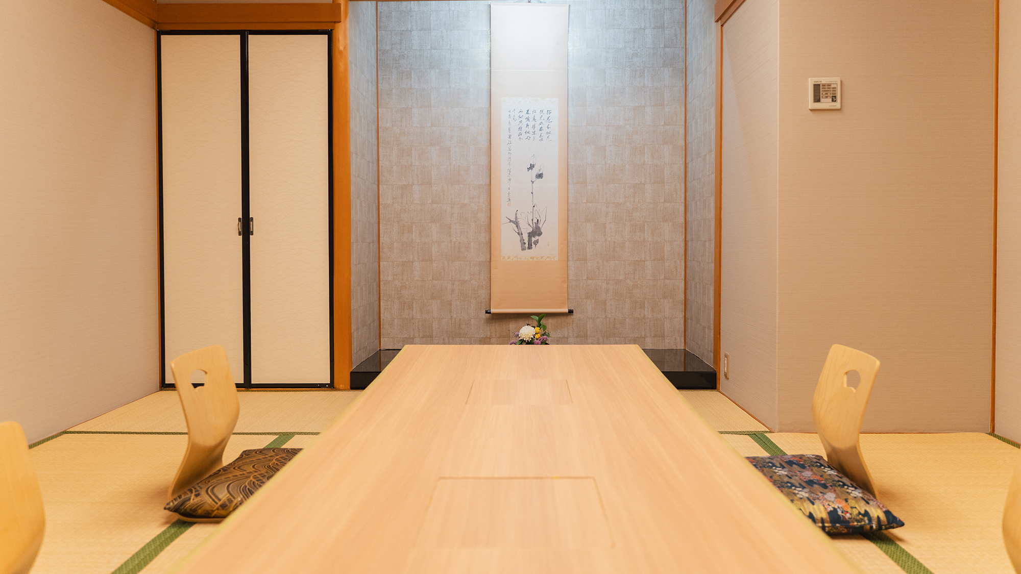 【日本料理・しゃぶしゃぶ　島家】個室もご用意しております。