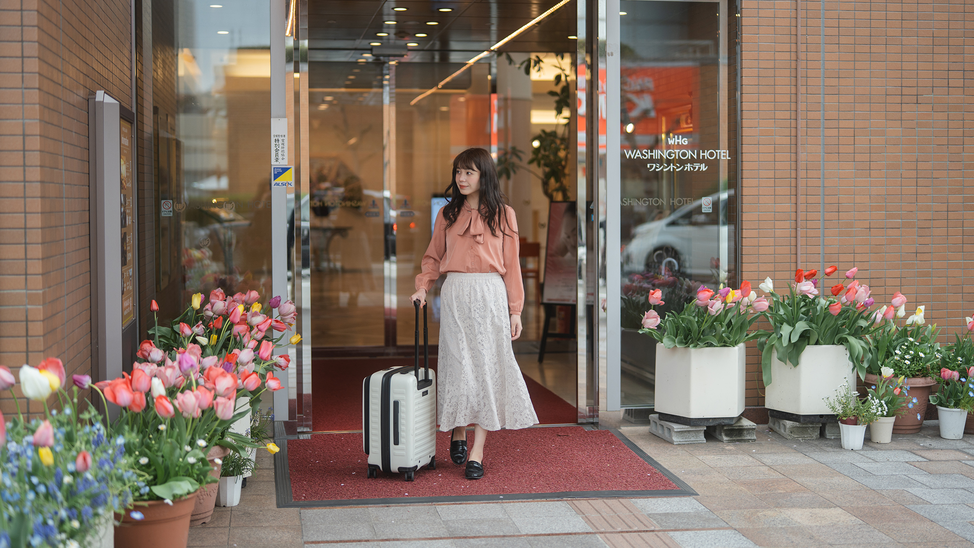 春の当館は、桜をはじめ彩り豊かな花々がお迎え。カラフルに、心躍る旅のひとときを。
