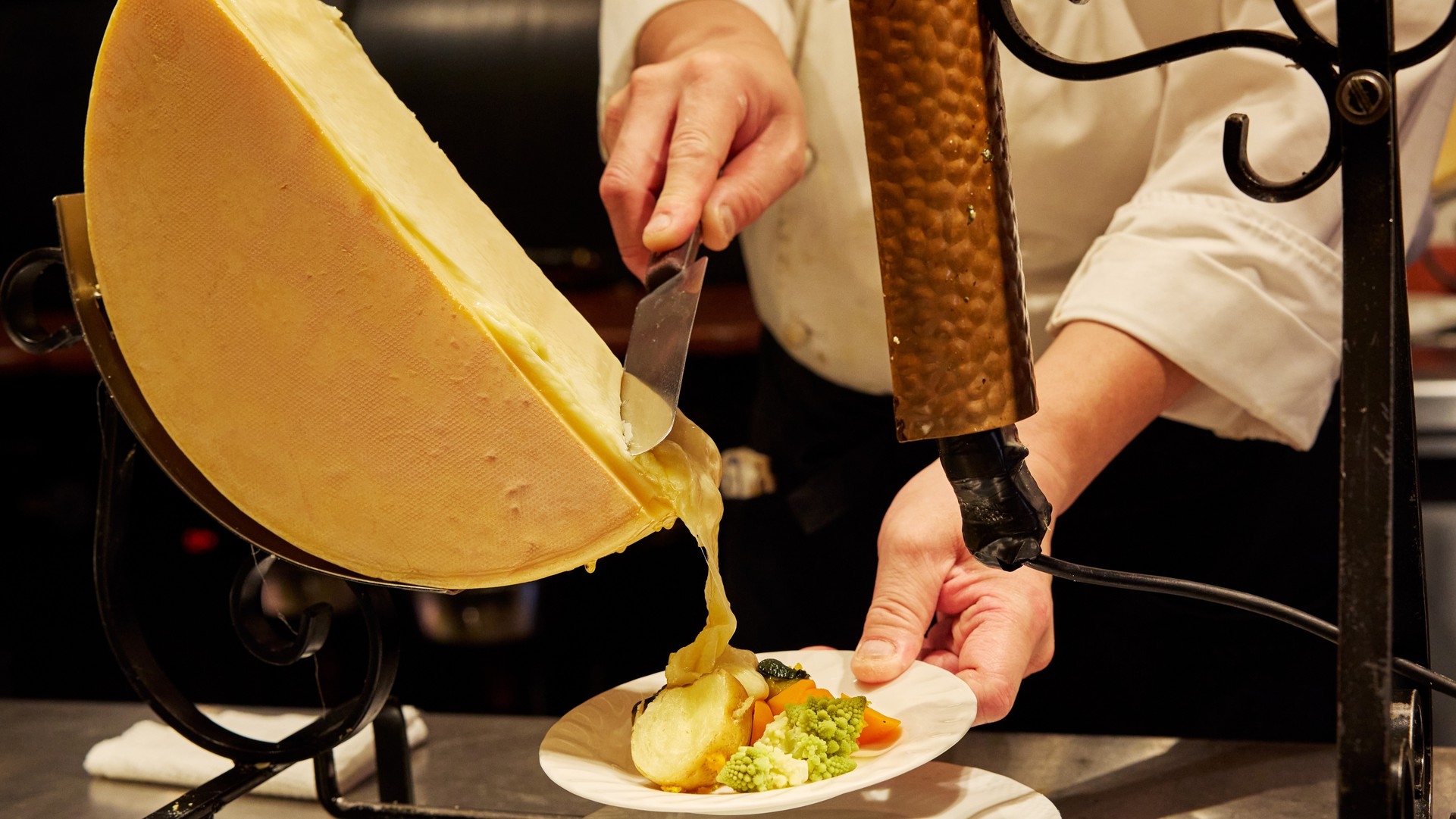 【無料送迎バス/別途予約制】＜2食付/洋食＞JR旭川駅〜ホテル間の往復送迎バスで楽々旅行♪