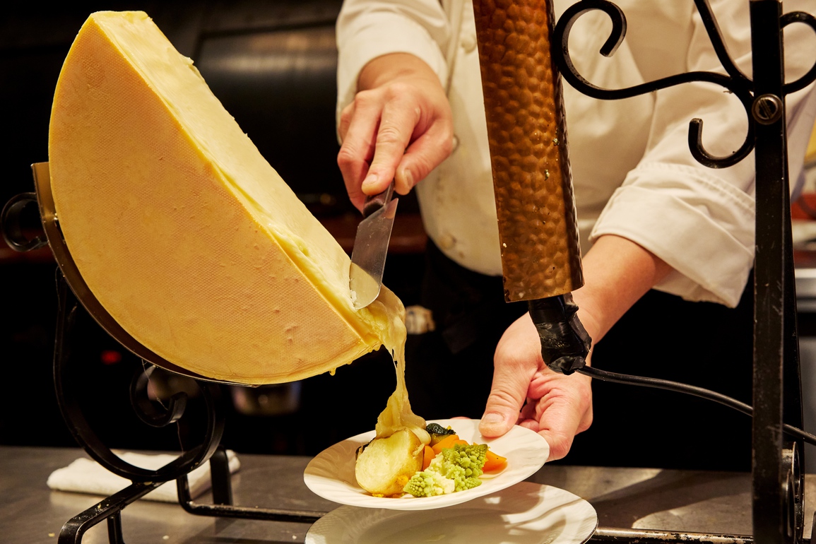 【1泊朝食付】ラクレットチーズが人気の和洋バイキング！