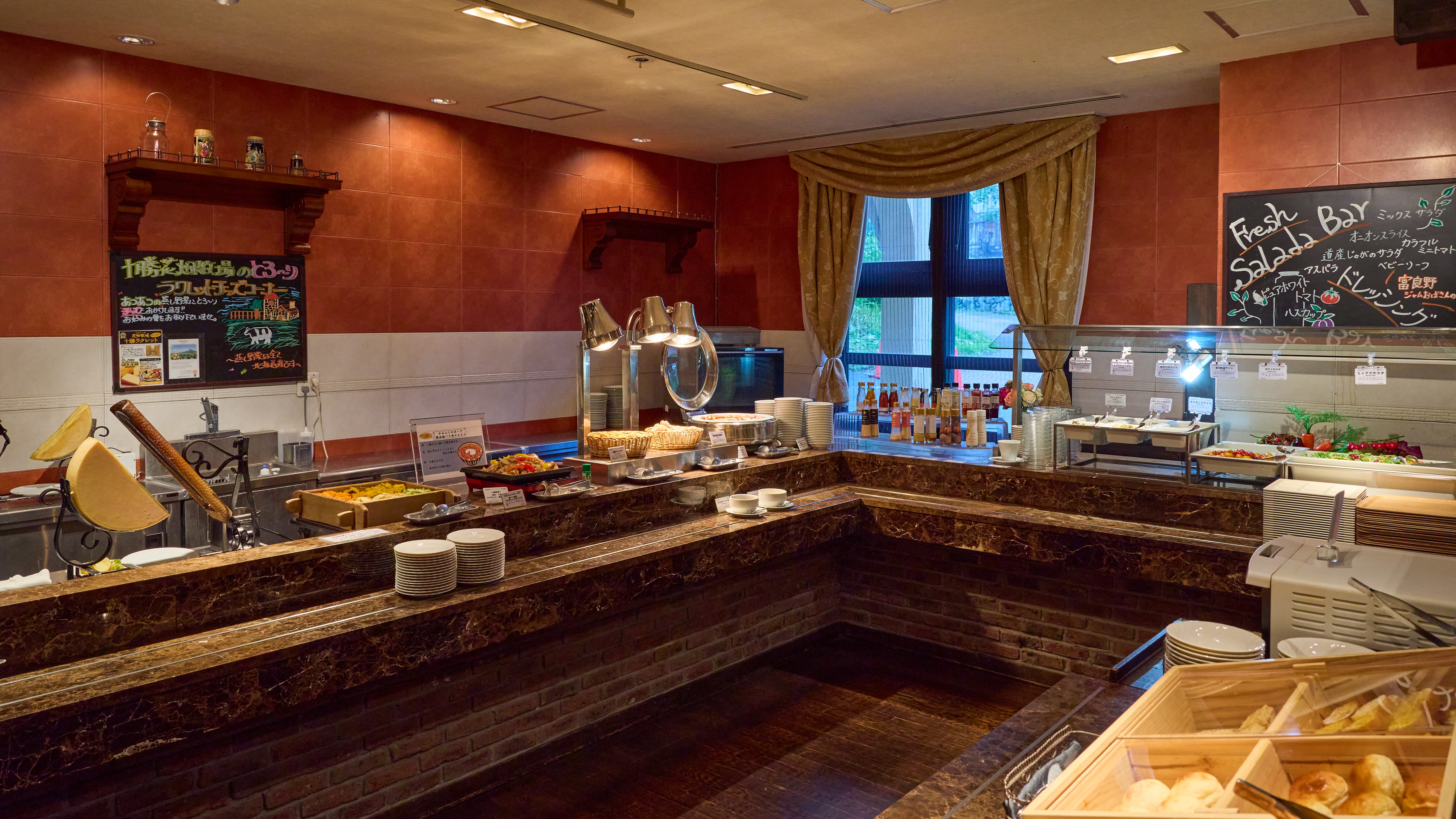 【朝食会場/ビュッフェライン】