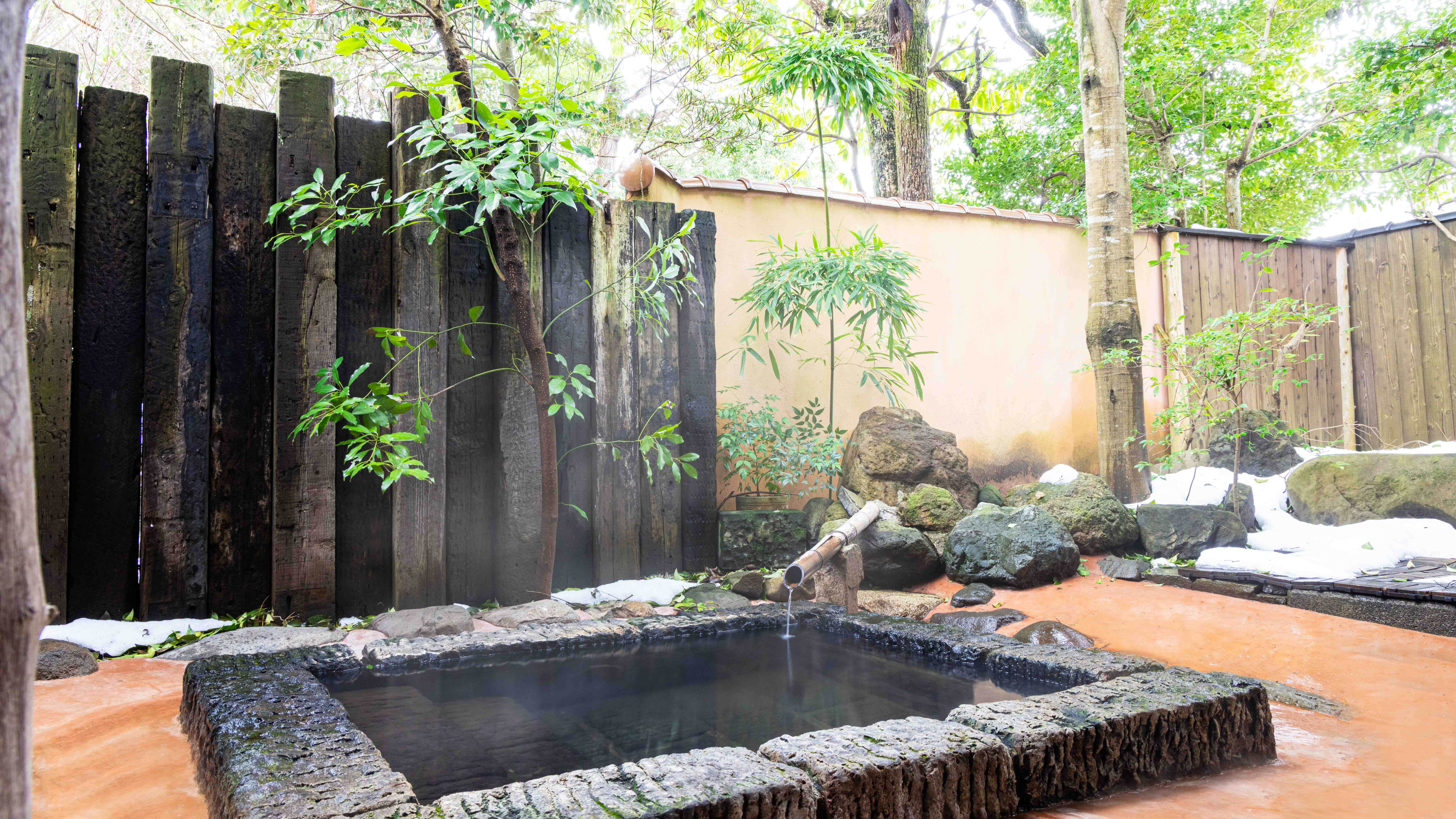 露天風呂付き客室　羽衣