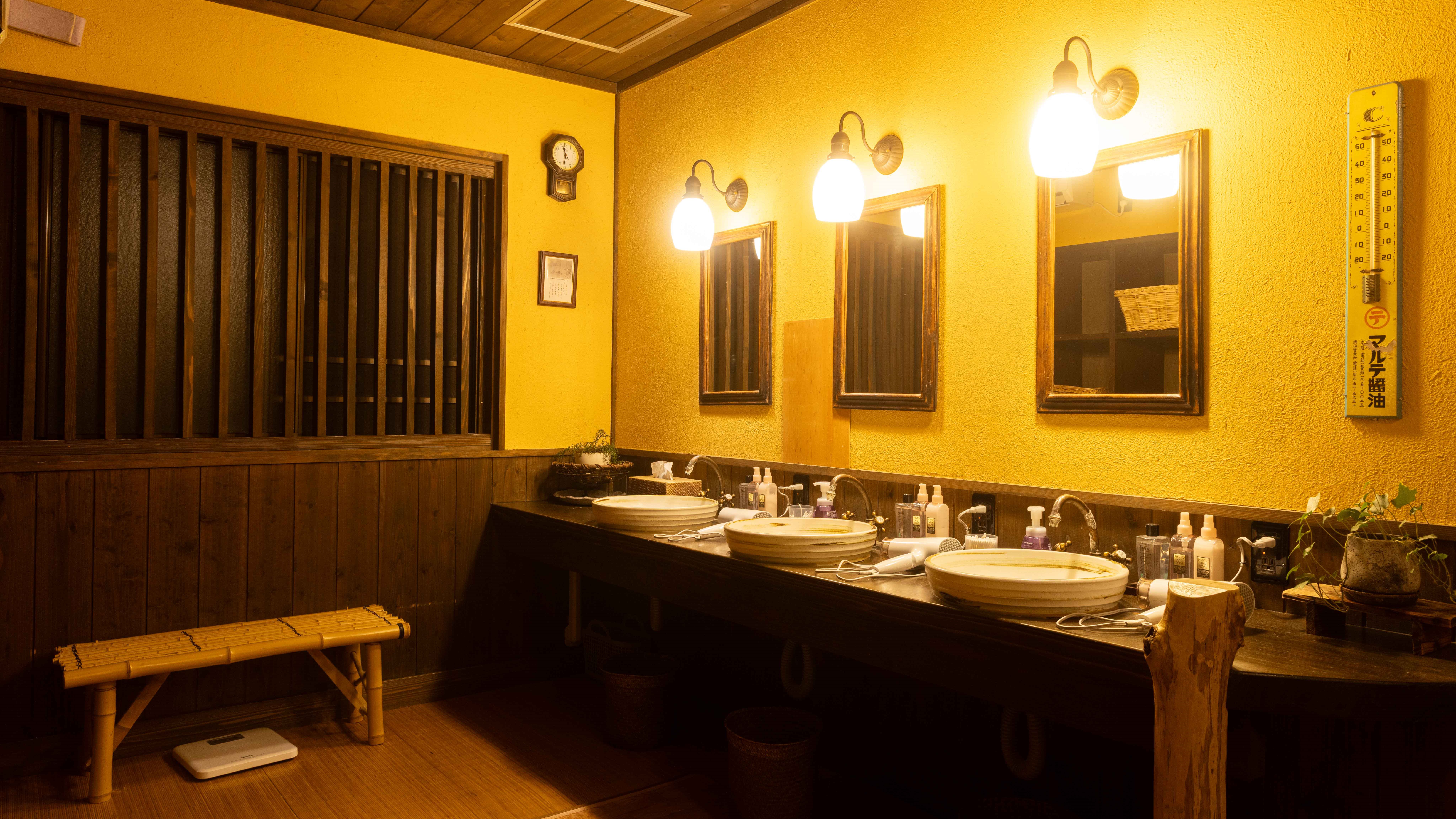 大浴場　脱衣所