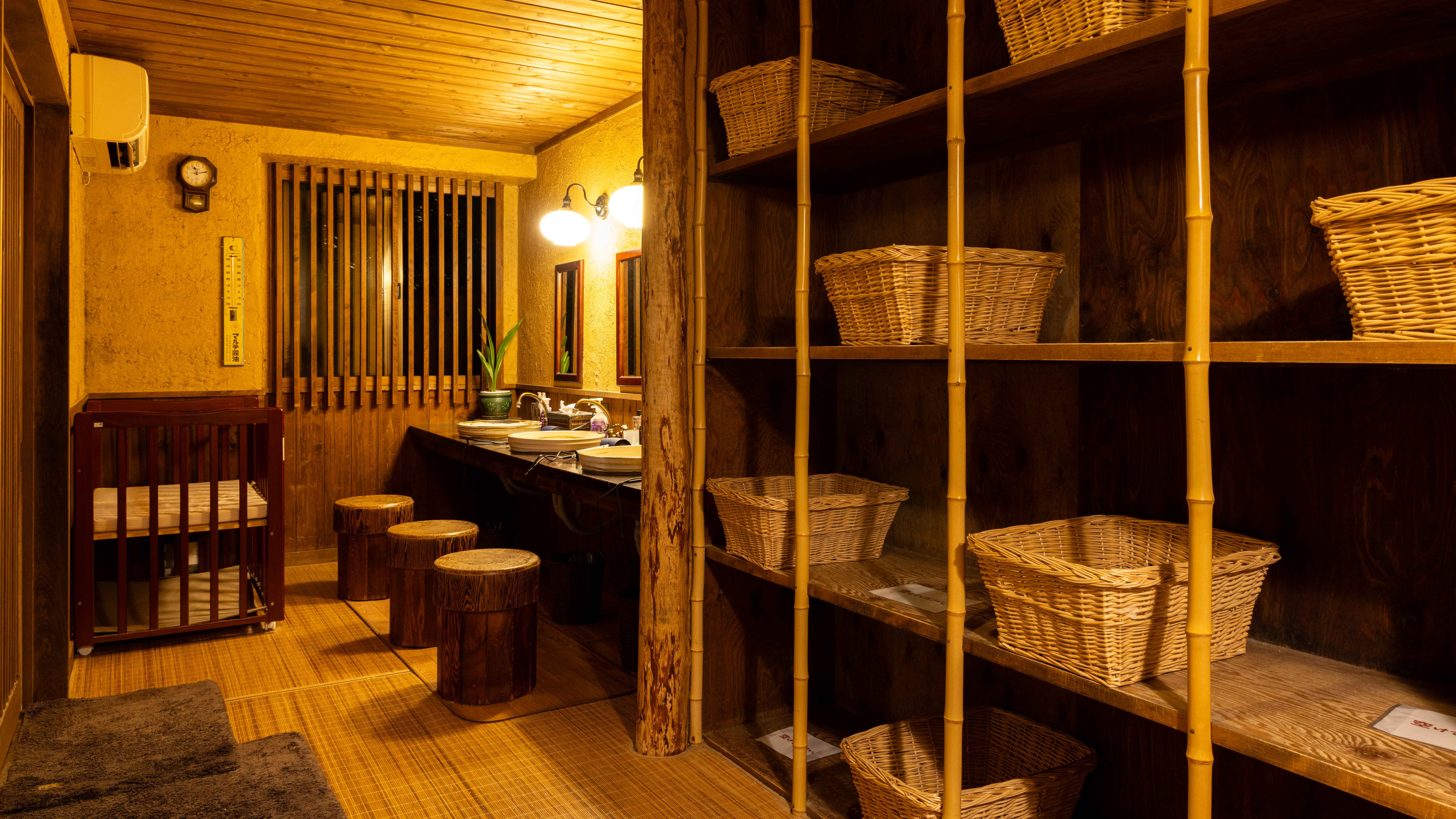 大浴場　脱衣所