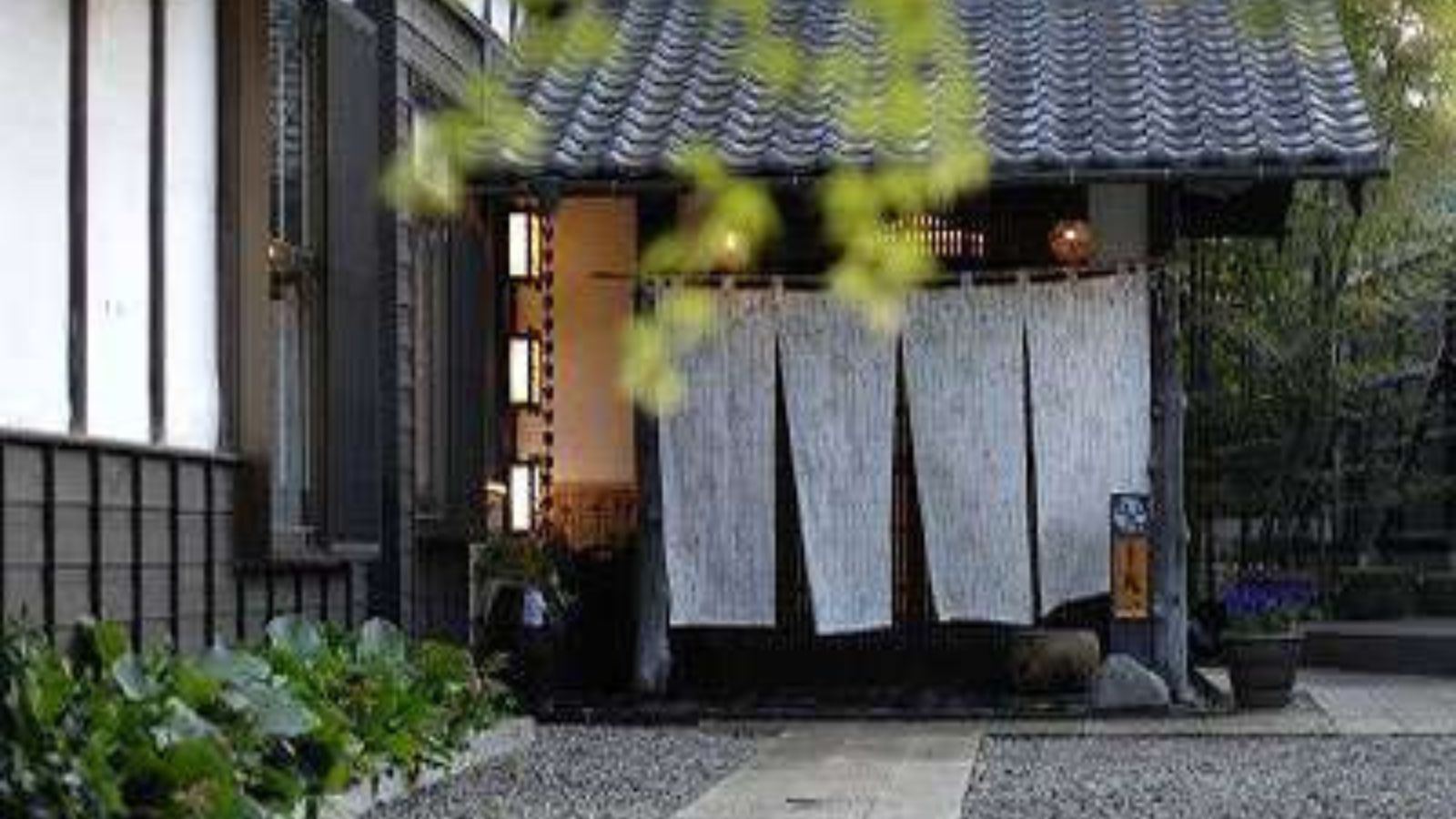 本館丸一玄関