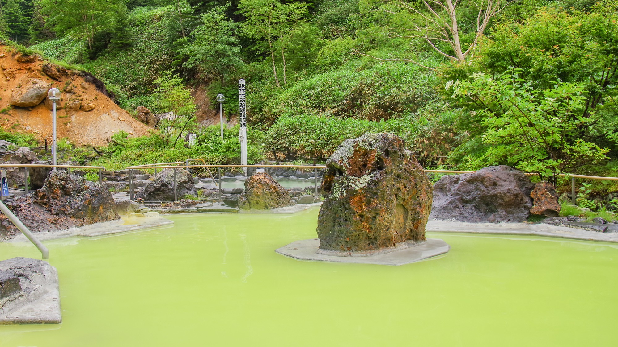 万座高原ホテルの石庭露天風呂「竜泉の湯」